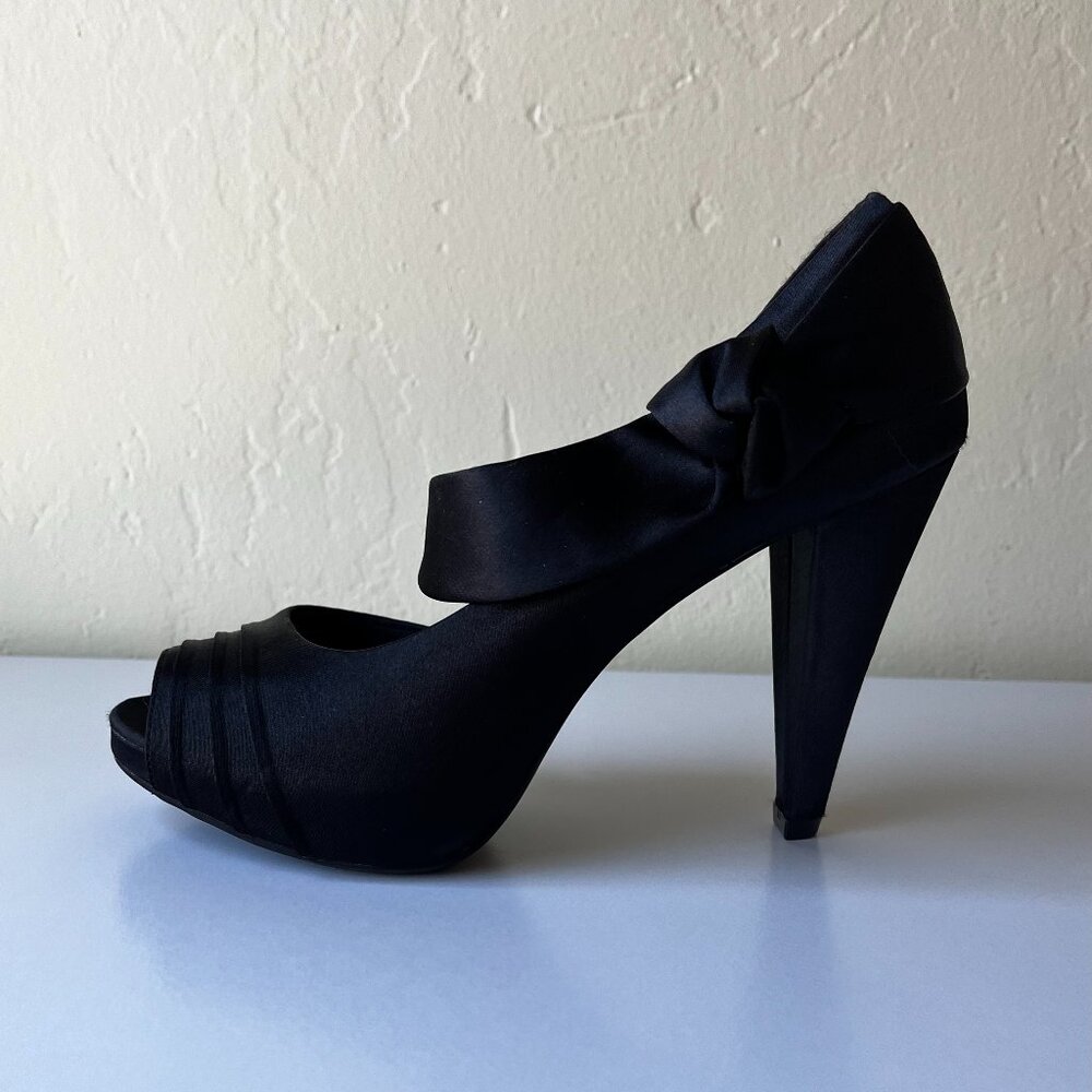 Black Satin Dress Heels w/ Bow Fioni Night 7M ~ NEW!